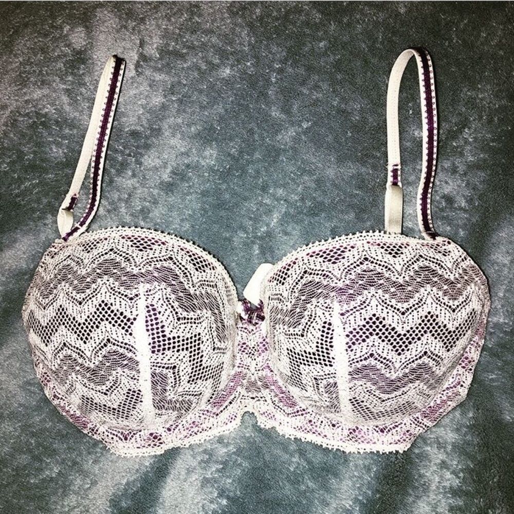 Elle Macphearson bra